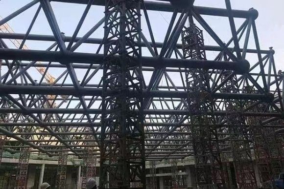 Предварительно изготовленное строительство Промышленные металломатериалы Хангар Хранилище / Мастерская Завод Стальные конструкции Здание